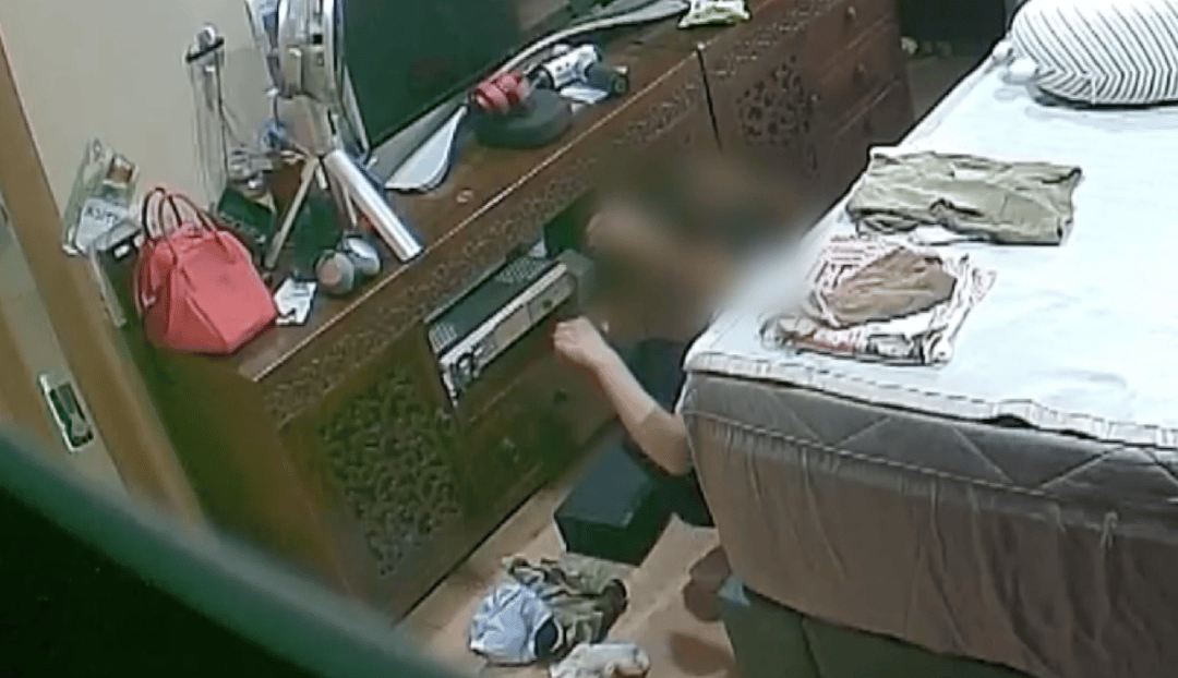 现实版“寄生虫”上演！夫妻装监控后崩溃：她偷了4年，还试穿我衣服