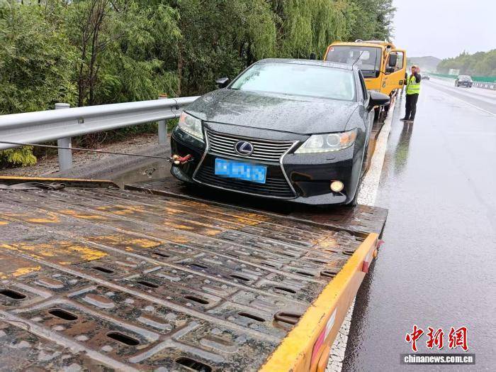 京昆高速山西阳泉段：货车铰链掉落致16辆车受损案件告破
