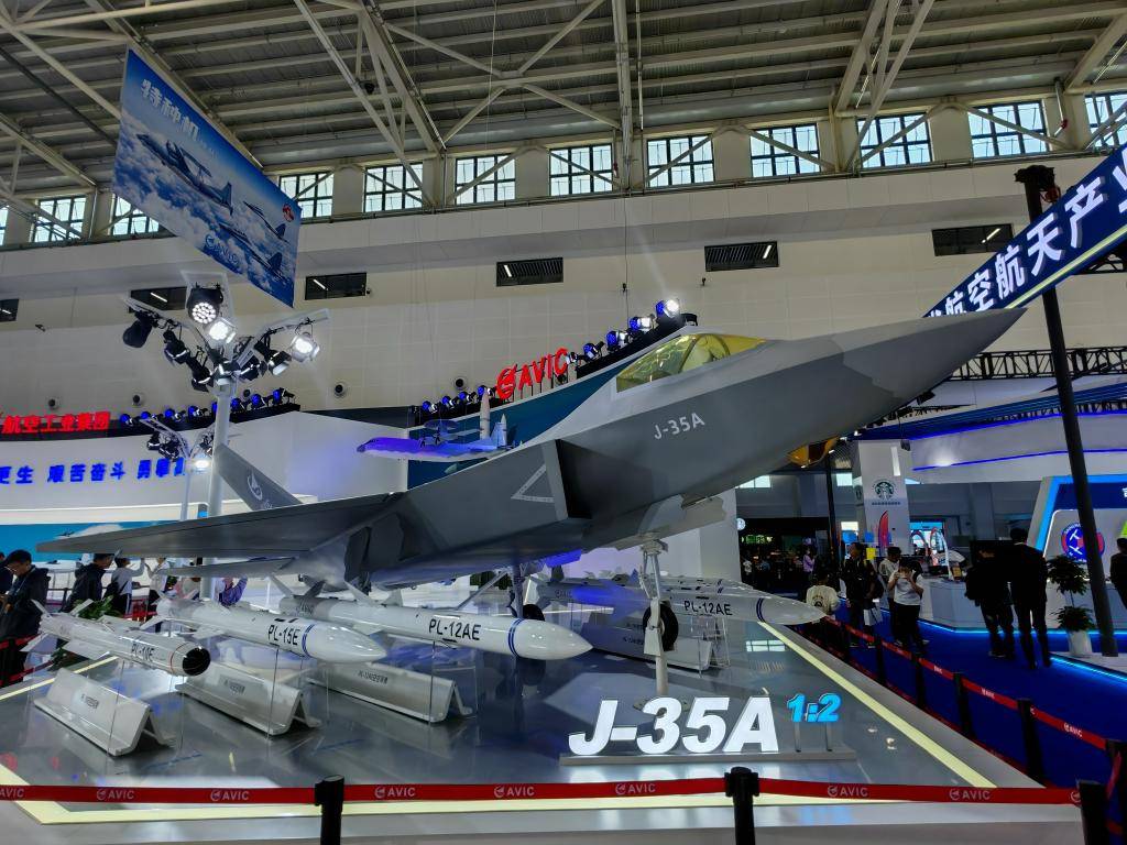 FC-31首飞试飞员：看到歼-35A入列非常高兴，期待未来在FC-31基础上展开更多研发