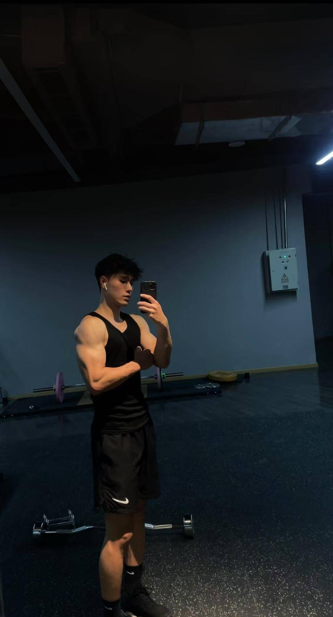 川超南充队6号球员明俊贤因颜值走红：“希望大家更关注球场上的我，以球技赢得掌声”